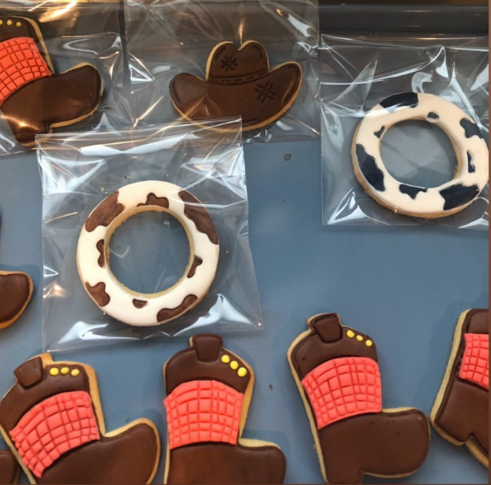 Cow Boy boot cutter & optional stamp measures approx. 80mm tall  Cow Boy hat and Cow Boy Ring with Cow pattern is also available  Please see our other Cowboy themed items and our other Clothing themed cookie cutters, search for "Cowboy" or "Clothing" in our search bar.  Cookie Pics courtesy of @angelinecatherine
