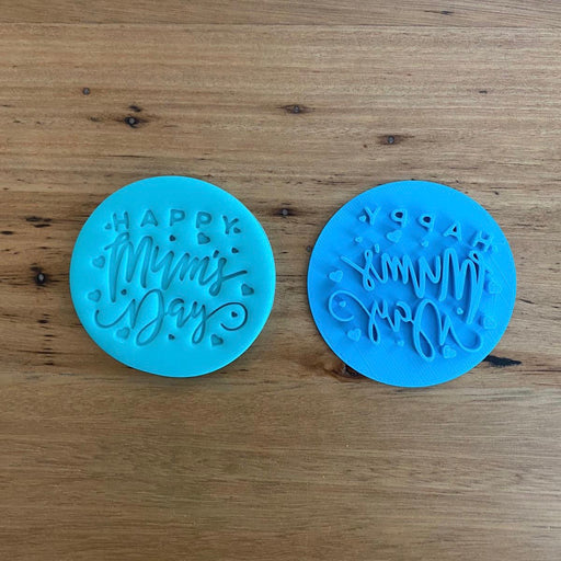 "Happy Mum's Day" Mother's Day style #6 Emboss Stamp  This design suits cookies from 70mm diameter. Each stamp comes with a handle on the top to help with application and removal of the stamp. This significantly improves the quality of your finished cookie.
